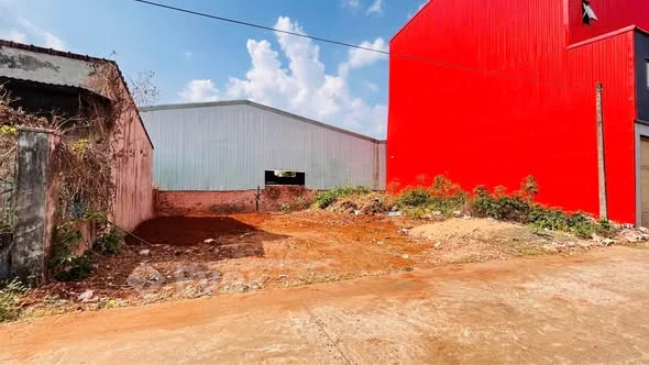 Đất hẻm chính 243 lê đại hành đất đẹp bằng phẳng. Cách mặt tiền LĐH chỉ 30m