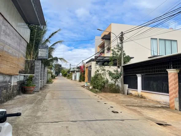 Đất đẹp lung linh, lô 2 Lê Thị Hồng Gấm đường bàn cờ. Trung tâm phường Yên Đỗ Pleiku