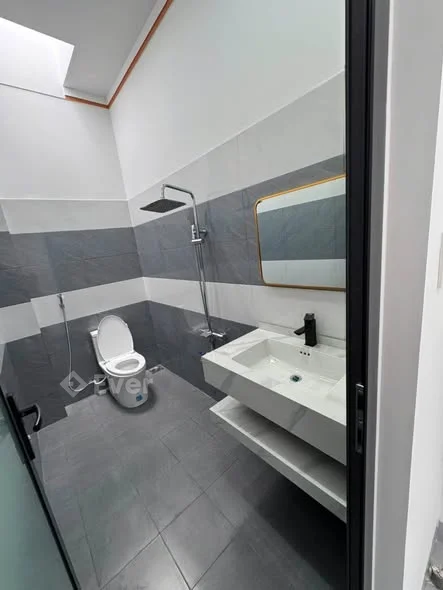 Nhà Mới 100% Hẻm LÝ THƯỜNG KIỆT Hẻm Ôtô , cách đường chính chỉ 100m gần bệnh viện Nhi