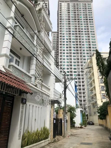 Bán nhà 4 tầng hẻm ô tô đường Cao Văn Bé cách biển 100m 10 tỷ 500----------