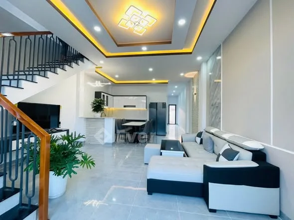 Bán căn nhà lầu Diên Khánh:Dt sổ: 142.7m2..Xây Dựng 170m2.Đường to rộng 4.5m.