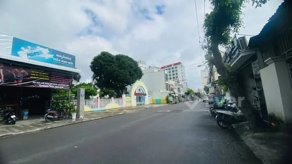 BÁ.N NHÀ MẶT TIỀ.N ĐƯỜNG BẮC SƠN GẦN BÃI TẮM BIỂN HÒN CHỒNG NHA TRANG