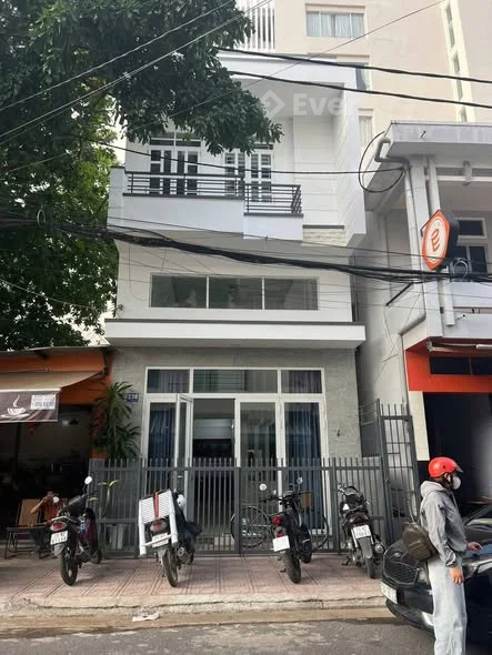 Cho thuê nhà 2 tầng mặt tiền Trương ĐịnhDiện tích: 53 m2 ( ngang 4,8 m ) - 16 triệu - 53m²