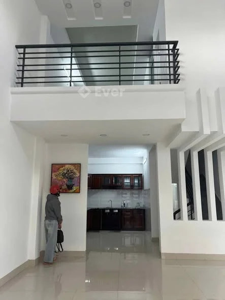 Cho thuê nhà 2 tầng mặt tiền Trương ĐịnhDiện tích: 53 m2 ( ngang 4,8 m )