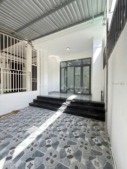 Bán căn nhà mới xây hẻm Phú Trung - Vĩnh Thạnh, cách đường chính chỉ 60mét, ra chợ Ga 2phú