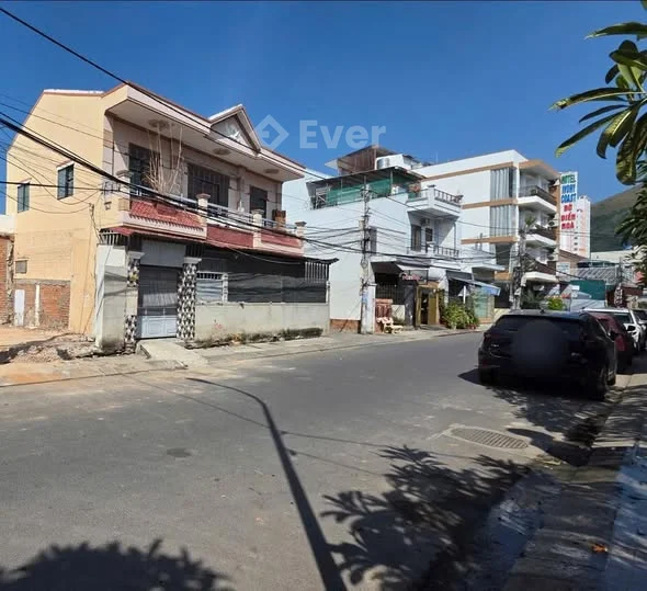 Căn nhà 2 Tầng 2 Mặt Tiền đường Phú Đức rộng 10m -P. Bắc Nha Trang, cách biển chỉ 800m