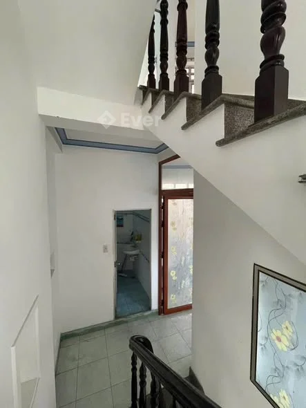 BÁN NHÀ 4 TẦNG – ĐƯỜNG TÔN THẤT TÙNG, NHA TRANG • Diện tích: 42,3m²