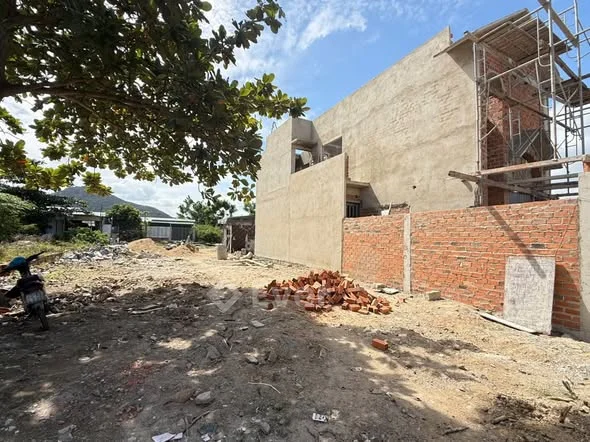 BÁN 180,8m² ĐẤT – MẶT TIỀN MAI THỊ DÕNG – GIÁ CHỈ 4 TỶ 500 TRIỆU