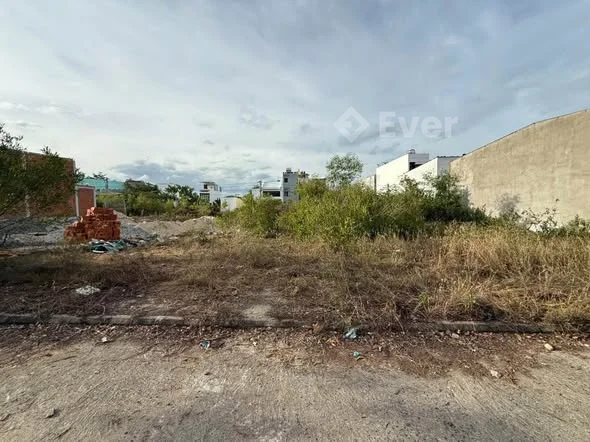 Bán nhanh trước tết chỉ 2 tỷ 850Bán lô tái định cư Đất Lành đường 5m View công viên cực đẹp - Thỏa thuận - 72m²