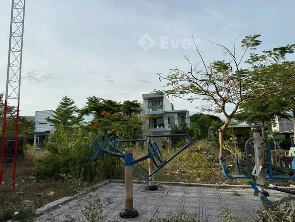 Bán nhanh trước tết chỉ 2 tỷ 850Bán lô tái định cư Đất Lành đường 5m View công viên cực đẹp