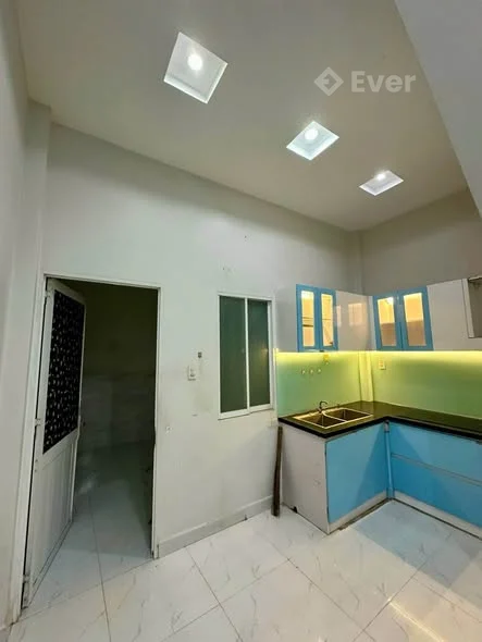 BÁN NHÀ 1 TRỆT 1 LẦU HẺM 2/4 VẠN THẮNG - PHƯỜNG NHA TRANG GIÁ 2 TỶ 4 ( Hẻm Cắt Kiếng)