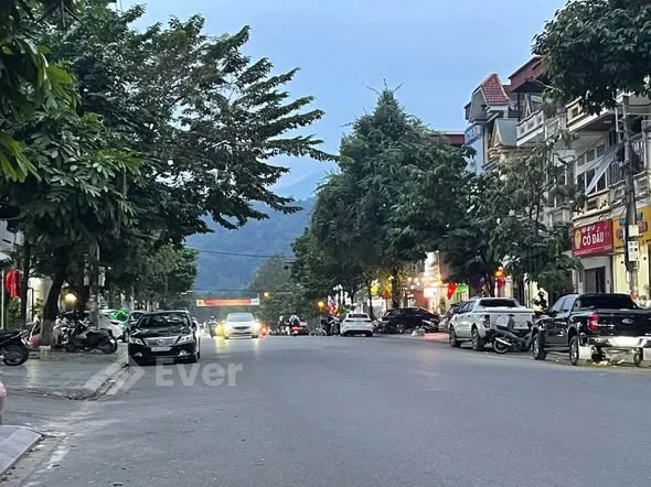 nhà 2,5 tầng đẹp đường Quy Hóa- trung tâm TP lào cai -----------------