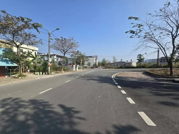 B.án lô đất đối diện Phường Cam Đường mới đường to cực thoáng