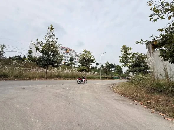 Lô góc 2 mặt tiền đối diện Trường Cao Đẳng Lào Cai, 128m2, giá 2,6x tỷ