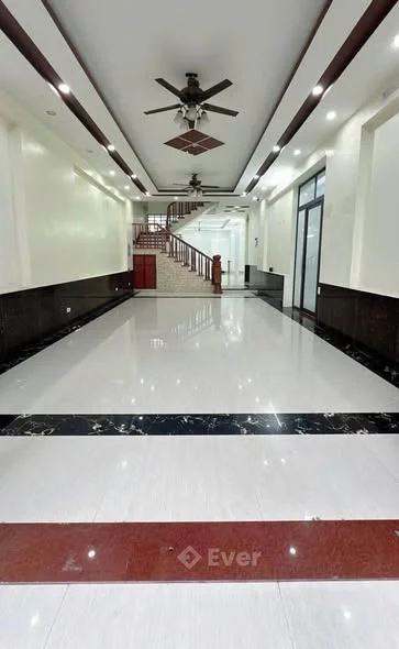 Cần tìm nhanh chủ mới cho căn nhà siêu đẹp nằm trên đường Trần Hưng Đạo đối diện hồ điều hoà