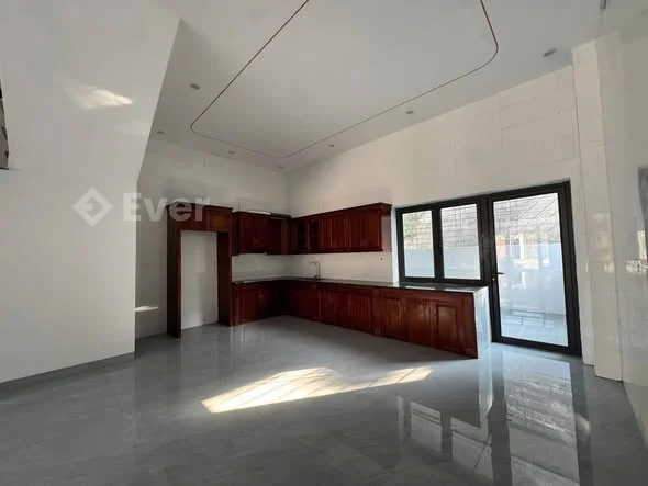 - GIÁ: 2 tỷ 600 triệuNhà 2 tầng 1 tum. Mới tinh, mặt tiền 6m. Bìa 109,5m2 - 2,6 tỷ - 109.5m²
