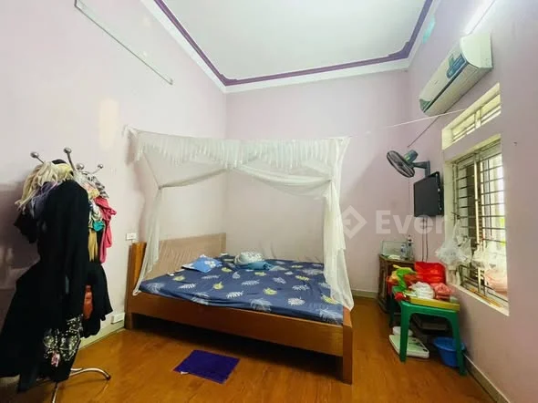 Cần bán gấp Nhà Tại Đường Hoàng Quốc Việt- Bắc Lệnh