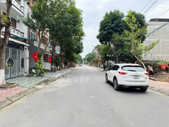 đất b6 gần Trường học , quảng trường b6 , gần Go - Vị trí : đường Đỗ Nhuận -