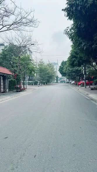 Biệt thự xây thô 3 tầng bìa đỏ cầm tay tại Quách Văn rạng Bắc cường Lào cai
 địa thế đep lưng tựa đồ - Thỏa thuận - 338.5m²