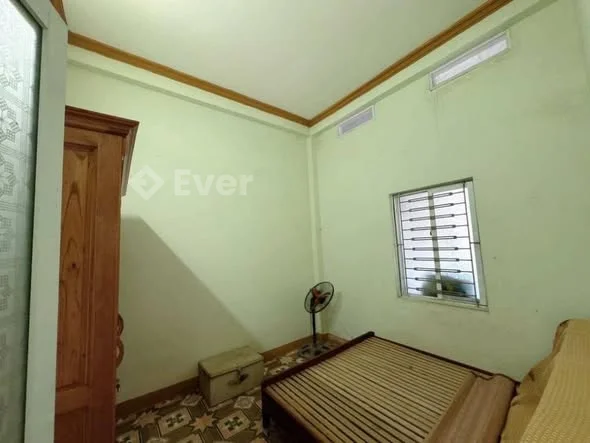 Hàng hiếm bán nhà 2 tầng đổ mái đường Nguyễn KhangVị trí: gần chợ duyên hải,gần trường học.