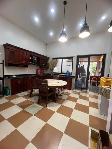 BÁN CĂN 5 tầng lệch dt sd 160 m2 TT CỐC LẾUĐịa chỉ : Hoàng Văn Thụ Cốc Lếu