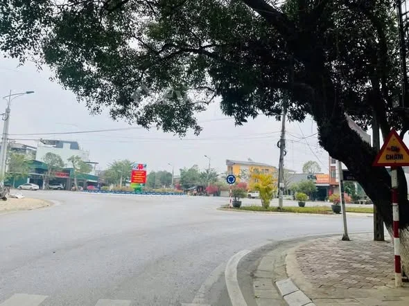 Chính chủ bán căn nhà 2 tầng 
-Tại Phố Ngô Quyền 
-Ngay gần ô tròn giao nhau với Ngòi Đum, Yết Kiêu - 3,8 tỷ - 80.8m²