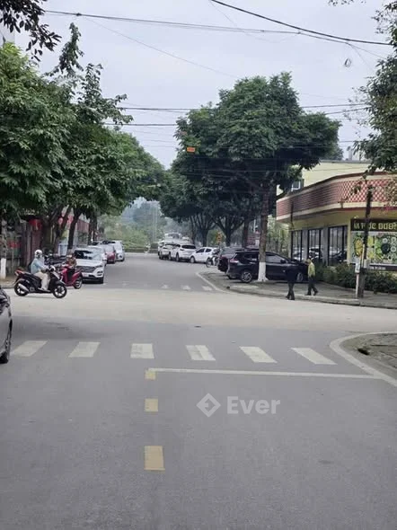 NHÀ 2 TẦNG TRUNG TÂM B6 – ĐẸP KHỎI BÀN Địa chỉ: đường Nguyễn Thế Lộc