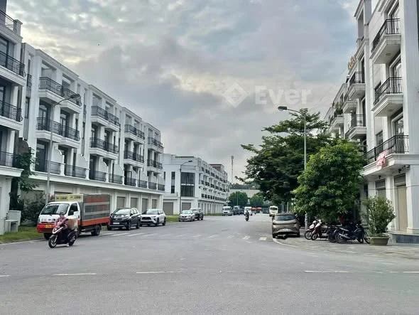 Bán đất tặng nhà c4 đường Hàm Nghi, Kim Tân, 94m2, giá 4,5 tỷ