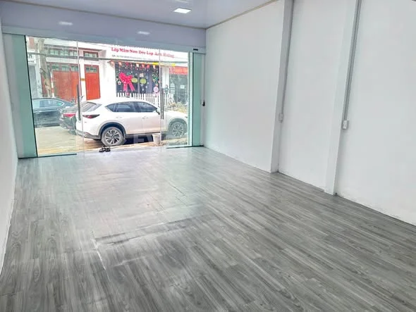 Nhà c4 gác lửng trung tâm Kim Tân - Lào Cai - Vị trí: nằm trên trục chính đường Mường Than, Kim Tân