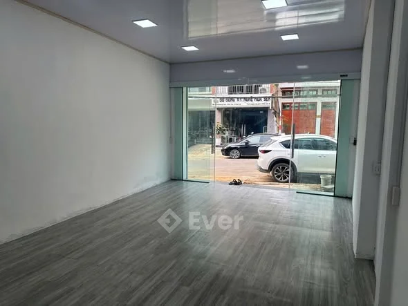 Nhà c4 gác lửng trung tâm Kim Tân - Lào Cai - Vị trí: nằm trên trục chính đường Mường Than, Kim Tân