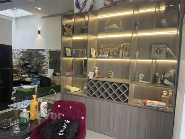 Phí nhận đủ 50tr nhờ ace chạy giúp Căn nhà 2 tầng mặt đường Y Moan nối dài , siêu mới đẹp