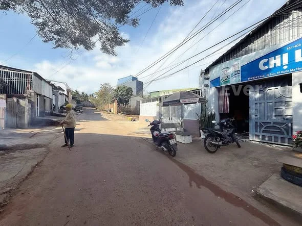 Siêu hiếm rẽ ,hẻm 118 y nuê ( qh 18m ) . Đường nhựa rộng rãi Diện tích : 4 x 17,5m ( thực tế 20m )