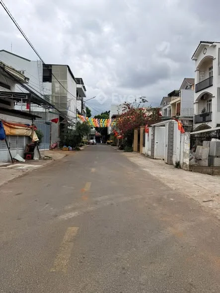 CẦN BÁN ĐẤT MẶT TIỀN PHÙNG CHÍ KIÊN Diện tích: 4x20m Thổ cư 100% – sổ hồng riêng Giá bán: 4,5 tỷ