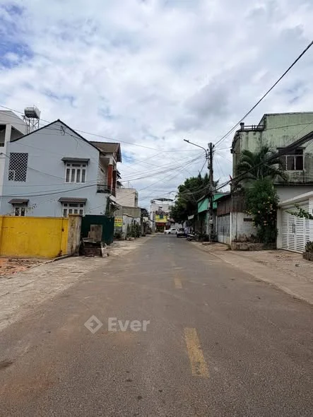 CẦN BÁN ĐẤT MẶT TIỀN PHÙNG CHÍ KIÊN
Diện tích: 4x20m
Thổ cư 100% – sổ hồng riêng
Giá bán: 4,5 tỷ