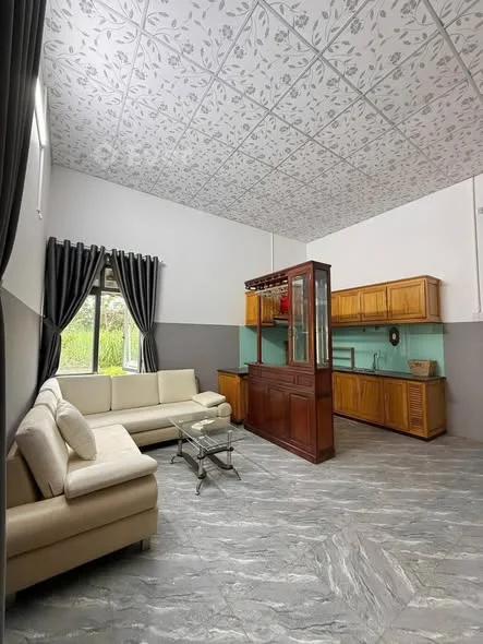 Bán căn nhà c4 Nguyễn Trường Tộ , giá bằng lô đất bên cạnh 6x20tc50 nhà cấp bốn ,sân oto bán tải.