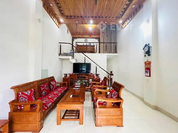 NHÀ CẤP 4 GÁC LỬNG NGUYỄN VĂN HUYÊN