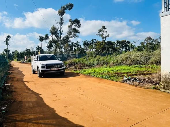 Bán đất hẻm 61 Nguyễn Thái Bình, cách đường 1km , thông tứ hướng , cách sân bay 1km