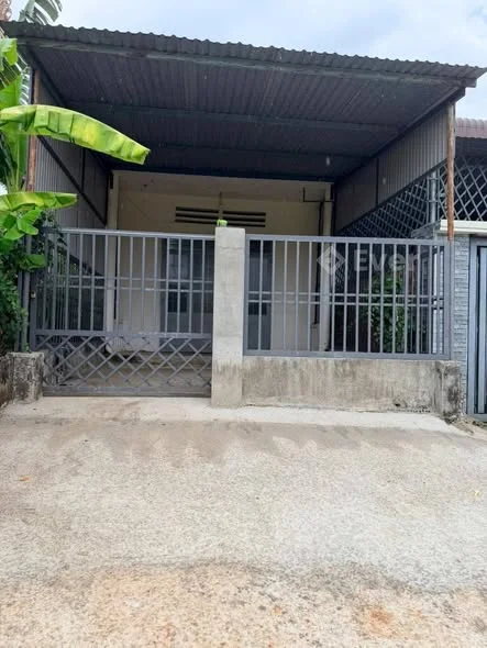 BÁN ĐẤT TẶNG NHÀ CẤP 4. Giá 1 tỷ 590 Giá bán trong tháng này qua tháng sửa lại không bán