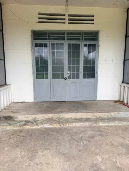 BÁN ĐẤT TẶNG NHÀ CẤP 4. Giá 1 tỷ 590 Giá bán trong tháng này qua tháng sửa lại không bán