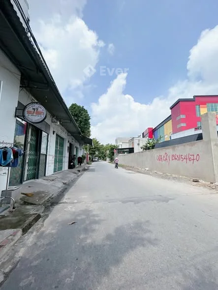 Bán gấp nhà 220m, sổ riêng full thổ cư thuộc Kp.5A, P. Trảng Dài. Giá chỉ : 3tỷ 300tr (thương lượng) - 3,3 tỷ - 220m²