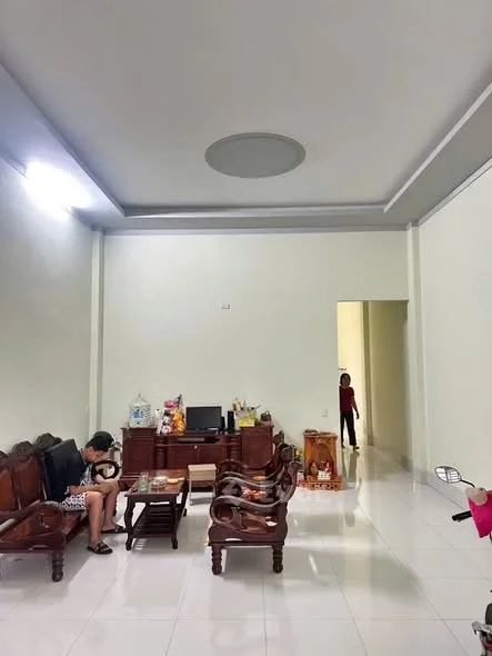 BÁN NHÀ SỔ RIÊNG P. TRẢNG DÀI – GẦN NGÃ TƯ NGUYỄN KHUYẾN. P TRẢNG DÀI  • Giá: 2 tỷ 250 triệu - 2,25 tỷ - 150m²