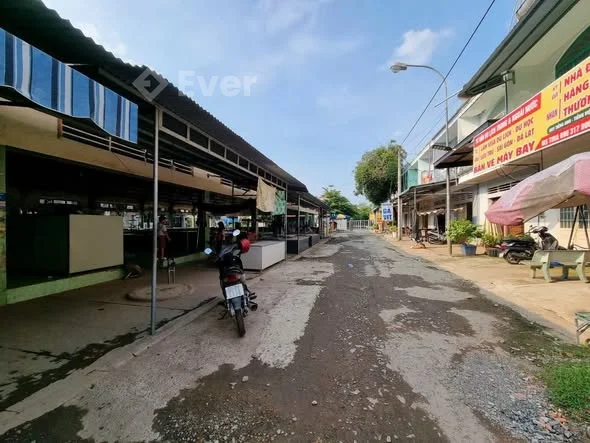 Chỉ 1 Tỷ 900 Triệu có ngay căn nhà đang kinh doanh buôn bán trong chợ Gia Canh