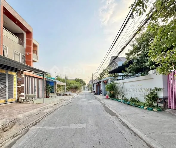 Chủ gửi bán lô đất giáo xứ Lộc Lâm (Hố Nai cũ)Diện tích 4,5x20 góc 2 mặt tiền full thổ cư