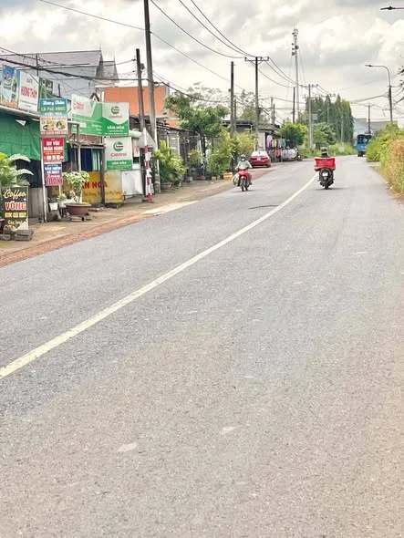 Mặt tiền trục chính Nguyễn Hoàng, xã Trảng Bom, Đồng Nai Đường lớn, khu dân cư đông đúc