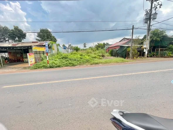 Mặt tiền trục chính Nguyễn Hoàng, xã Trảng Bom, Đồng Nai Đường lớn, khu dân cư đông đúc