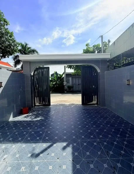 - Nhà 1trệt 1lầu Bình Hoà-Vĩnh Cửu- nhà nằm ngay mặt tiiiền đường nhựa cách ngã 3 Cây Dương 100m