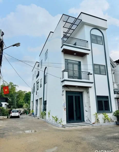 Cần bán căn nhà 1 Trệt 2 Lầu, 2 mặt tiền, full thổ cư (hoàn công), KDC Hoá An, phường Biên Hoà