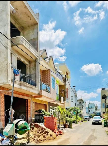 Bán Nhà Phố Hiện Đại 1 Trệt 2 Lầu Đang Hoàn Thiện.Phường Biên Hoà. - 4,98 tỷ - 90m²