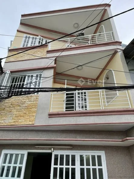 NHÀ 1 TRỆT 2 LẦU, GÓC 3 MẶT TIỀN, THUỘC PHƯỜNG TRUNG DŨNG