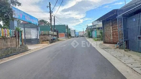 Tổng diện tích: 2.115m² có 2 mặt tiền gồm 10m mặt tiền chính & 50m mặt tiền hẻm(248m² thổ cư) - 6,2 tỷ - 600m²